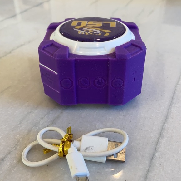 LSU Shock Box Speaker with charging cord - Picture 6 of 7